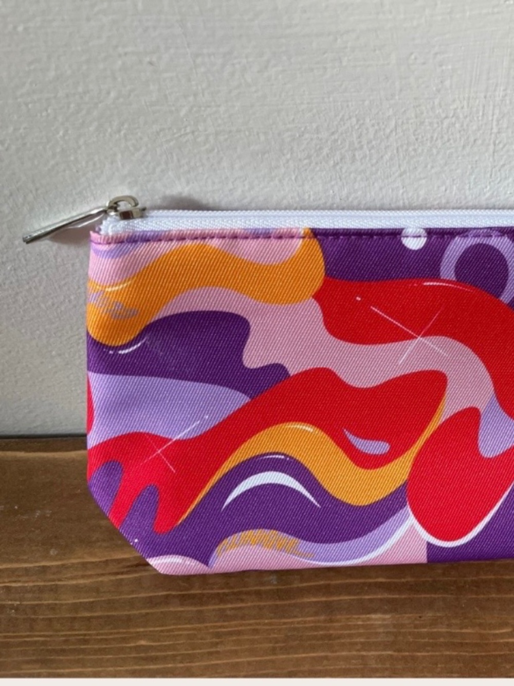 Clinique “Retro-Look” Makeup Bag